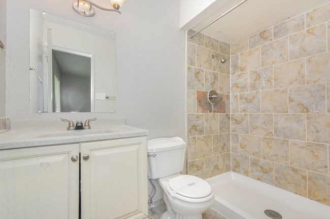 Full bath featuring tiled shower and vanity | Image 19