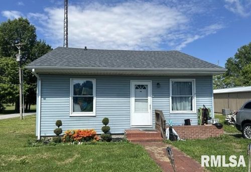 415 S Park St, Sesser, IL, 62884-1701 | Card Image