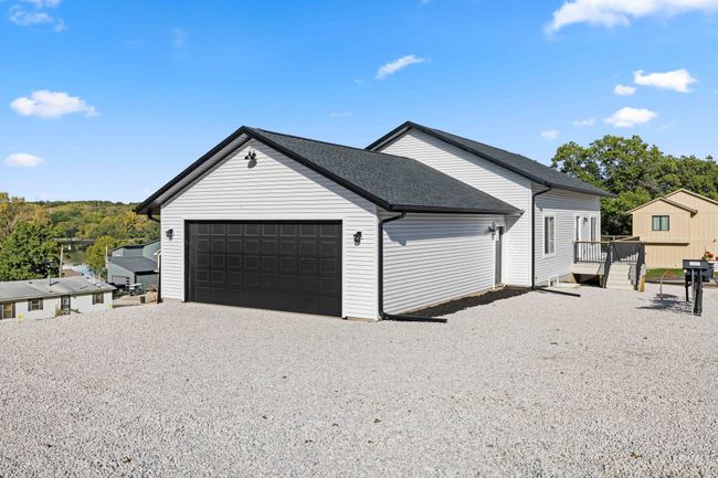 8479 Lakeshore Dr, Home with 3 bedrooms, 2 bathrooms and null parking in Dexter IA | Image 4