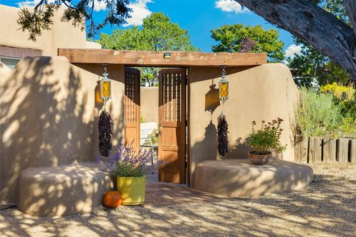 39-301 Calle Loma Norte, Santa Fe, NM, 87501-1256 | Card Image