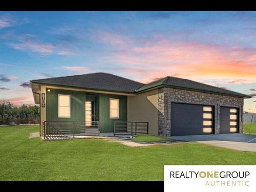 3013 W Laux Dr, Hastings, NE, 68901-2746 | Card Image
