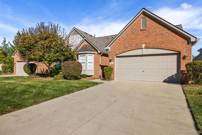 3554 Lexington Drive, Condo with 2 bedrooms, 3 bathrooms and null parking in Auburn Hills MI | Image 2