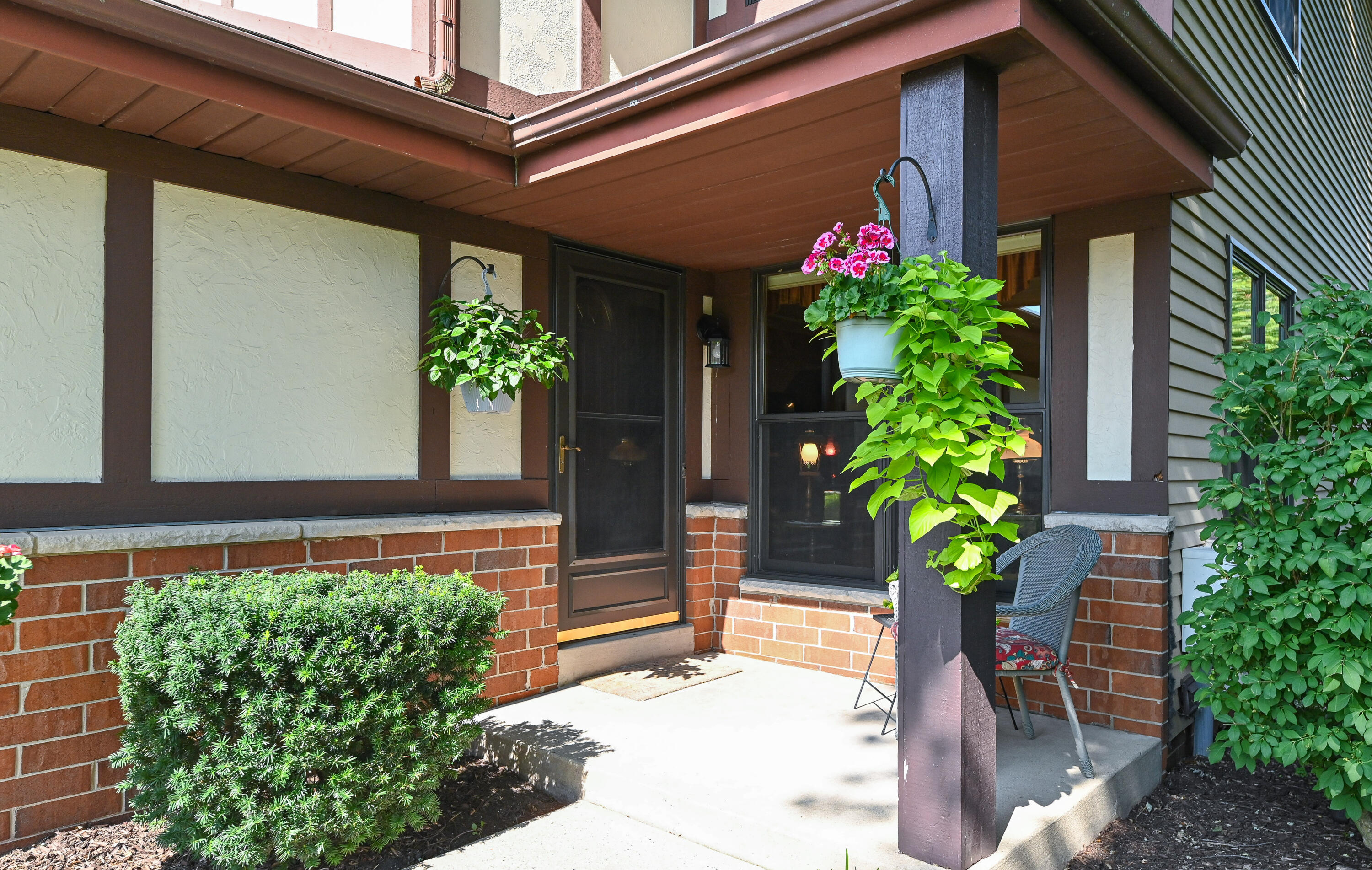 Knoll Ct, Franklin, WI 53132