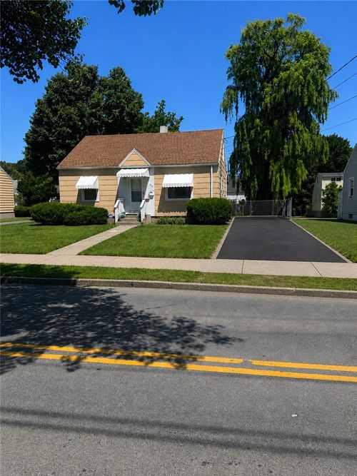 664 Carter St, Rochester, NY, 14621-2618 | Card Image