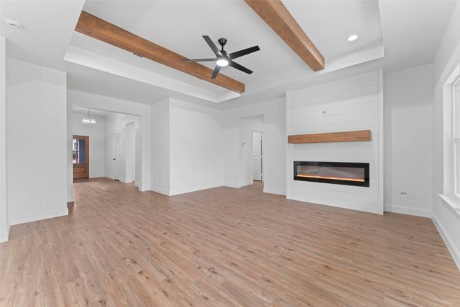 4609 Eagle Nest Ct, House other with 4 bedrooms, 3 bathrooms and null parking in Granbury TX | Image 4