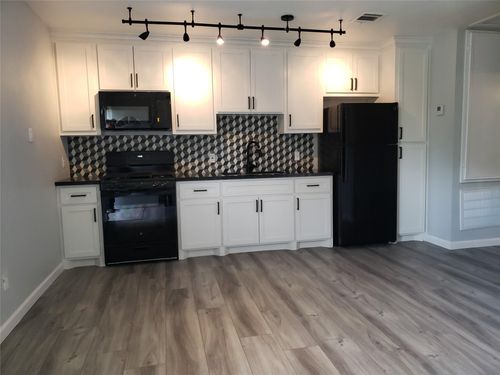 b-1503 Ryon St, Houston, TX, 77009-7941 | Card Image