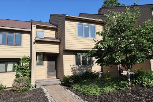 4 Golfside Cir, Canandaigua, NY, 14424-8970 | Card Image
