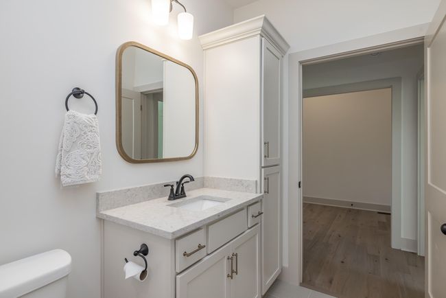 Guest/Hall Bath with Linen Cabinet | Image 28