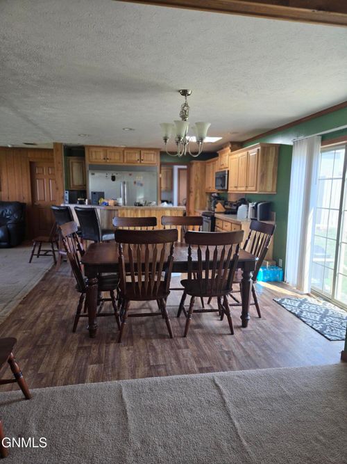 24 Sunrise Estates Rd, Watford City, ND, 58854-9267 | Card Image