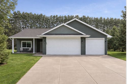 1400 Carriage Hill Dr, Hinckley, MN, 55037-8379 | Card Image