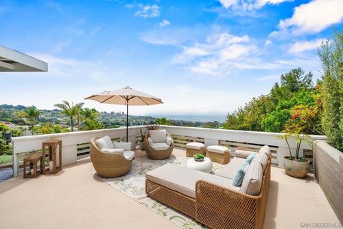 7201 Country Club Dr, La Jolla, CA, 92037-5615 | Card Image