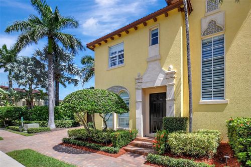 67-67 Via Poinciana St, Boca Raton, FL, 33487-1585 | Card Image