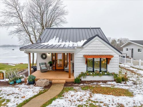 N8595 Sunset Beach Rd, Beaver Dam, WI, 53916-9732 | Card Image