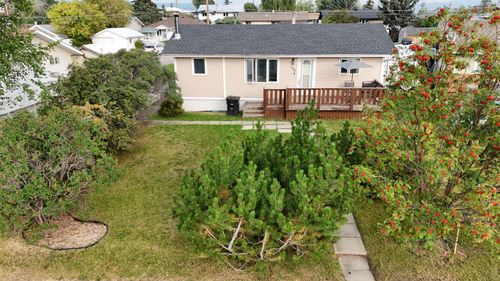 109 Cadomin Sq, Hinton, AB, T7V1P2 | Card Image