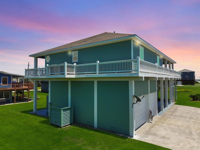 906 Westview, House other with 4 bedrooms, 3 bathrooms and 2 parking in Crystal Beach TX | Image 6