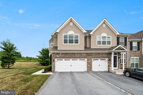 375 Pennycress Rd, ALLENTOWN, PA, 18104-9269 | Card Image
