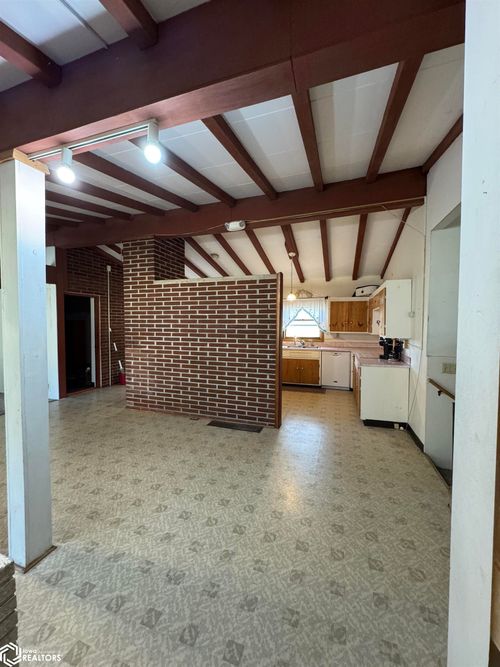 321 Keller St, Sigourney, IA, 52591-1018 | Card Image