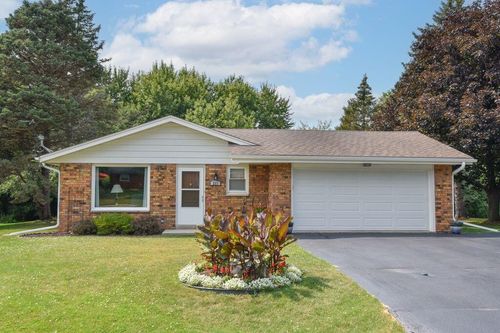 211 Oakview Drive, Slinger, WI, 53086 | Card Image