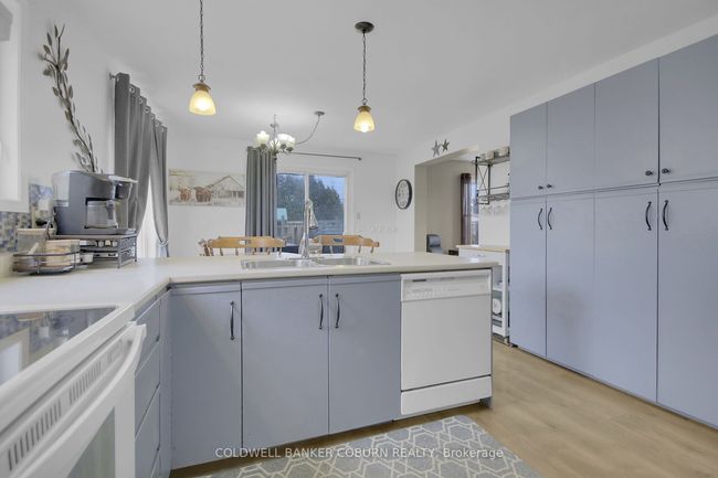10658 Main St, House other with 4 bedrooms, 2 bathrooms and 3 parking in South Mountain ON | Image 11