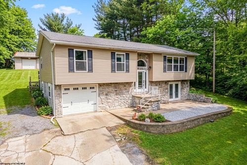 427 Aarons Creek Road, Morgantown, WV, 26508 | Card Image