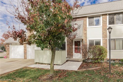 5551 Ivy Ct, Willoughby, OH, 44094-3218 | Card Image