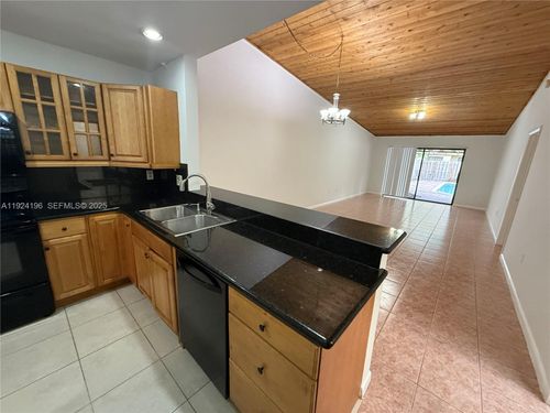 3325 Oak Dr, Hollywood, FL, 33021-8424 | Card Image