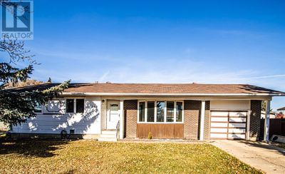 305 4 Avenue Cres, House other with 4 bedrooms, 3 bathrooms and 4 parking in Wainwright AB | Image 1