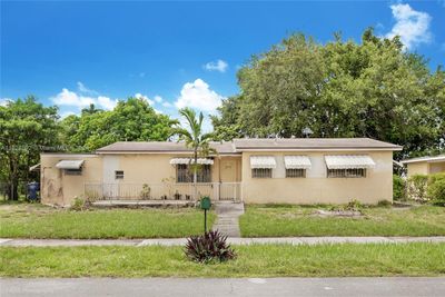 2371 Nw 174th Ter, House other with 3 bedrooms, 2 bathrooms and null parking in Miami Gardens FL | Image 1