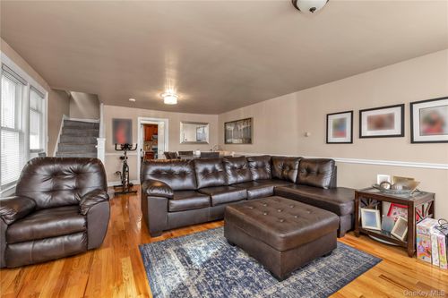 114 212th St, Cambria Heights, NY, 11411-1018 | Card Image