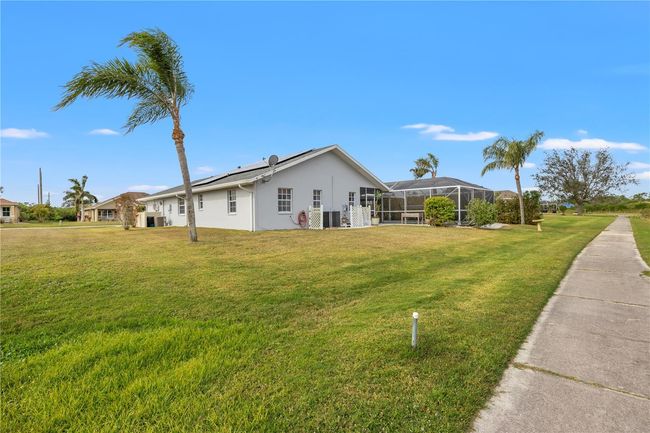 12950 Sw Pembroke Cir S, House other with 3 bedrooms, 2 bathrooms and null parking in LAKE SUZY FL | Image 43
