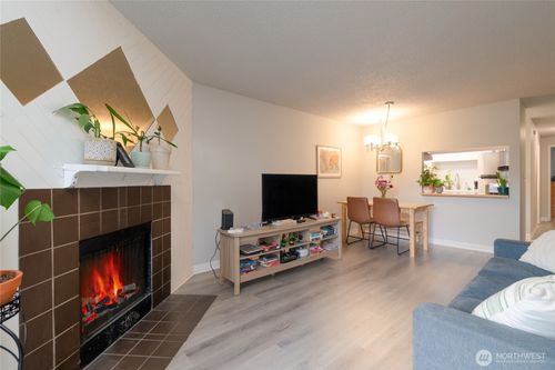 j101-3430 I St Ne, Auburn, WA, 98002-1837 | Card Image