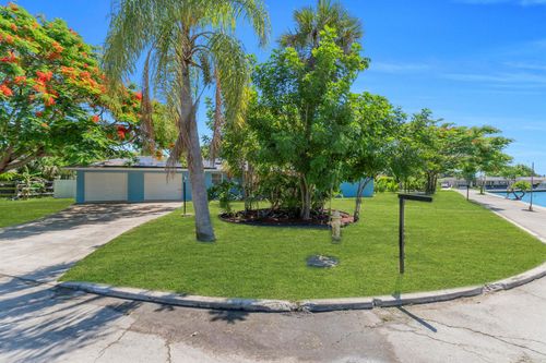 139 E Lake Dr, Lehigh Acres, FL, 33936-6907 | Card Image