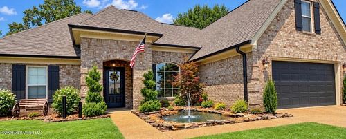 104 Creekside Dr, Senatobia, MS, 38668-5502 | Card Image