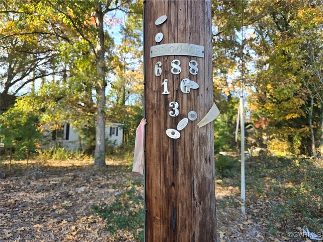 View of exterior details | Image 26