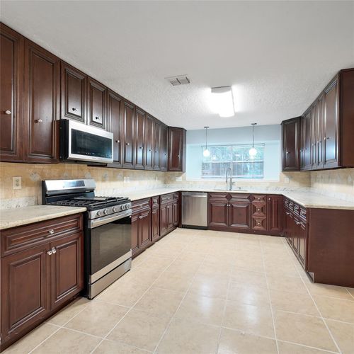 813 Glen Hollow Ct, Conroe, TX, 77385-7759 | Card Image