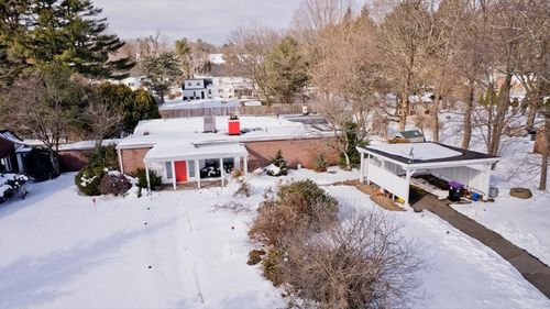 77 Central Park Dr, Holyoke, MA, 01040-1305 | Card Image
