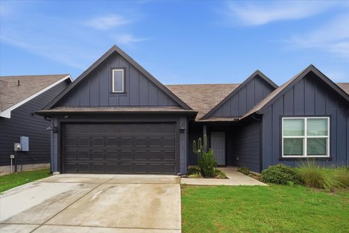 1012 Norway, Seguin, TX, 78155 | Card Image