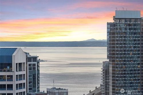 apt-3110-737 Olive Way, Seattle, WA, 98101-3757 | Card Image