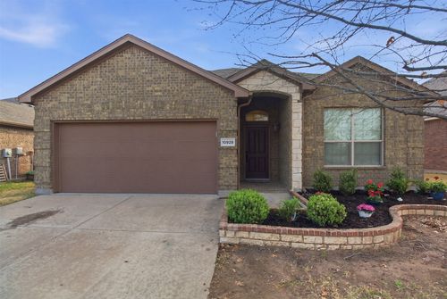 10928 Middleglen Rd, Haslet, TX, 76052-6172 | Card Image