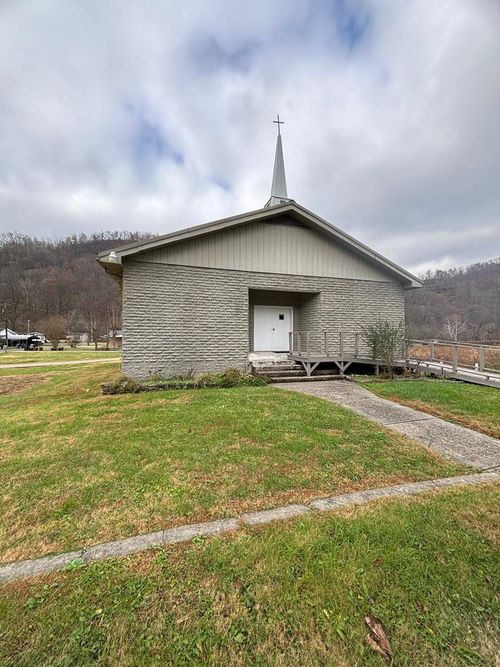 2194 Ky Route 1428, Prestonsburg, KY, 41653-8427 | Card Image