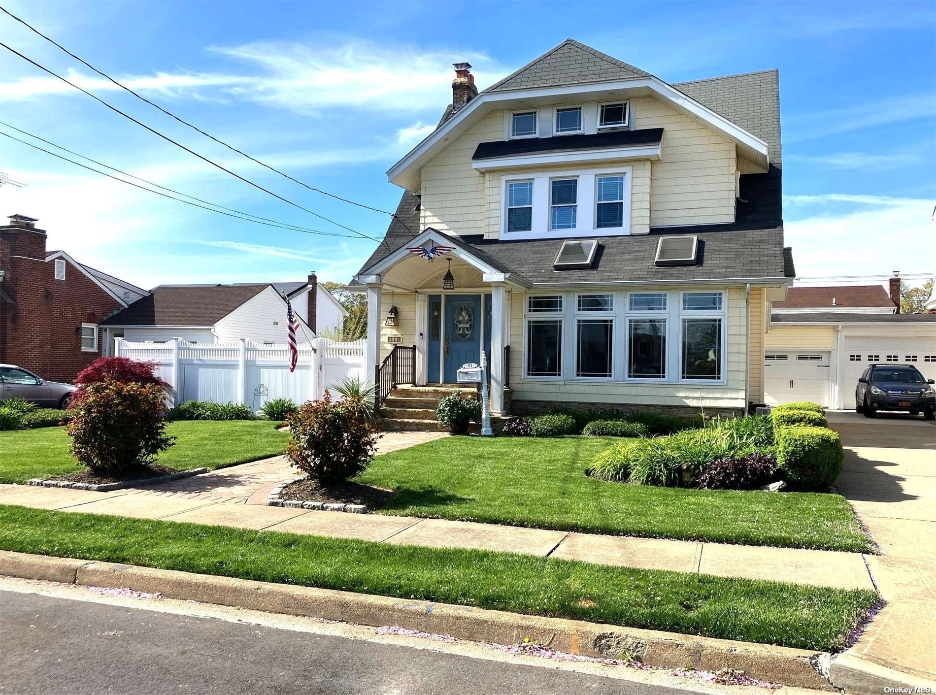 New York Ave, Massapequa, NY 11758