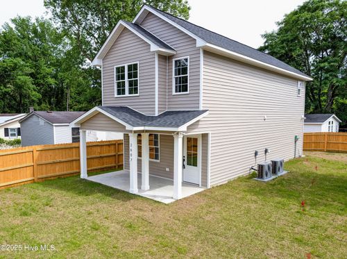 2607 Mckinley Ave, New Bern, NC, 28562-6061 | Card Image