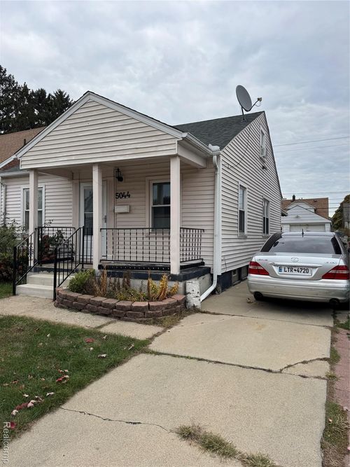 5044 Ternes St, Dearborn, MI, 48126-4685 | Card Image