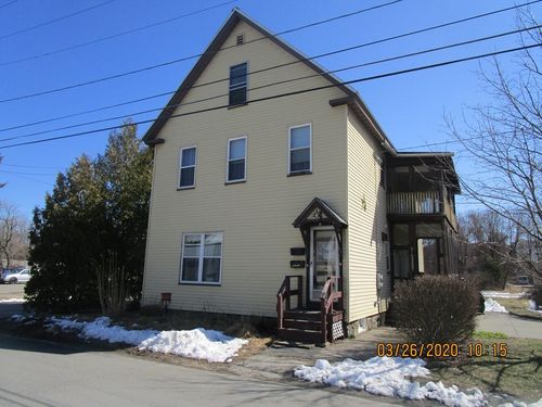 top-floor-12 Central St, Derry, NH, 03038-2557 | Card Image