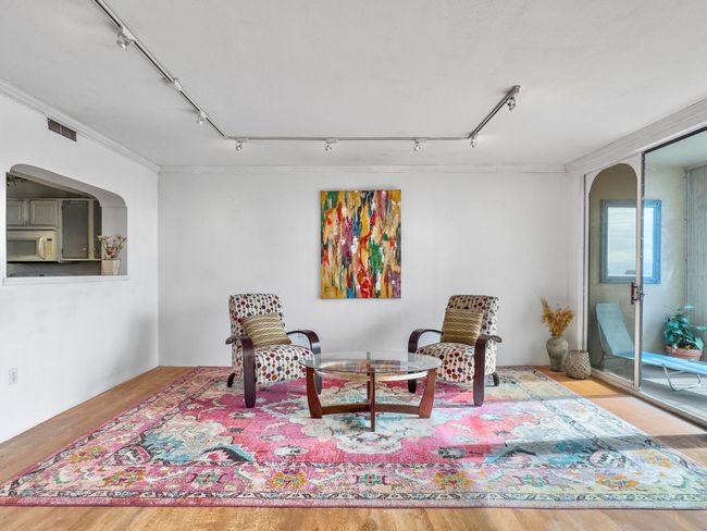Living Area | Image 36