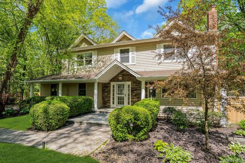 7 Mcculloch Dr, Dix Hills, NY, 11746-8303 | Card Image