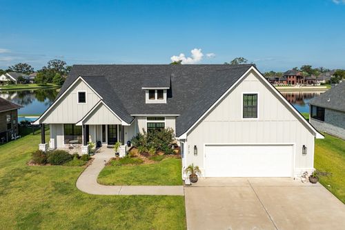217 Arrowhead Dr, Lake Jackson, TX, 77566-4590 | Card Image