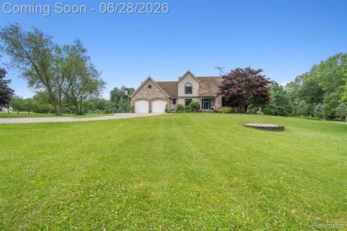 125 Olde Franklin Dr, Howell, MI, 48855-9383 | Card Image