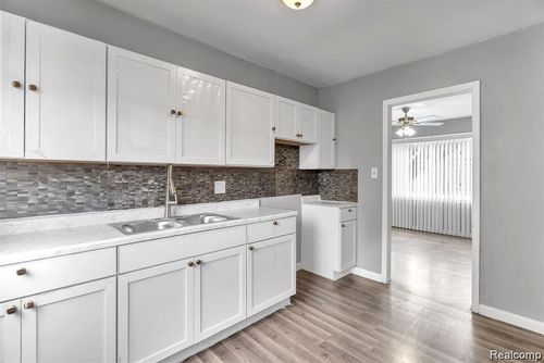 2-15852 Washburn St, Detroit, MI, 48238-1066 | Card Image