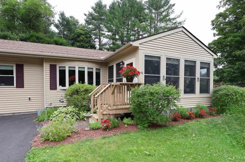 474 Colonial Dr, White River Junction, VT, 05001-9425 | Card Image